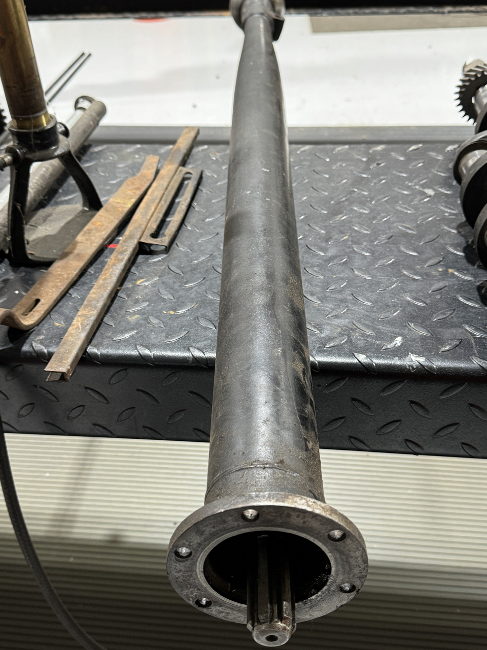 Driveshaft and drive tube